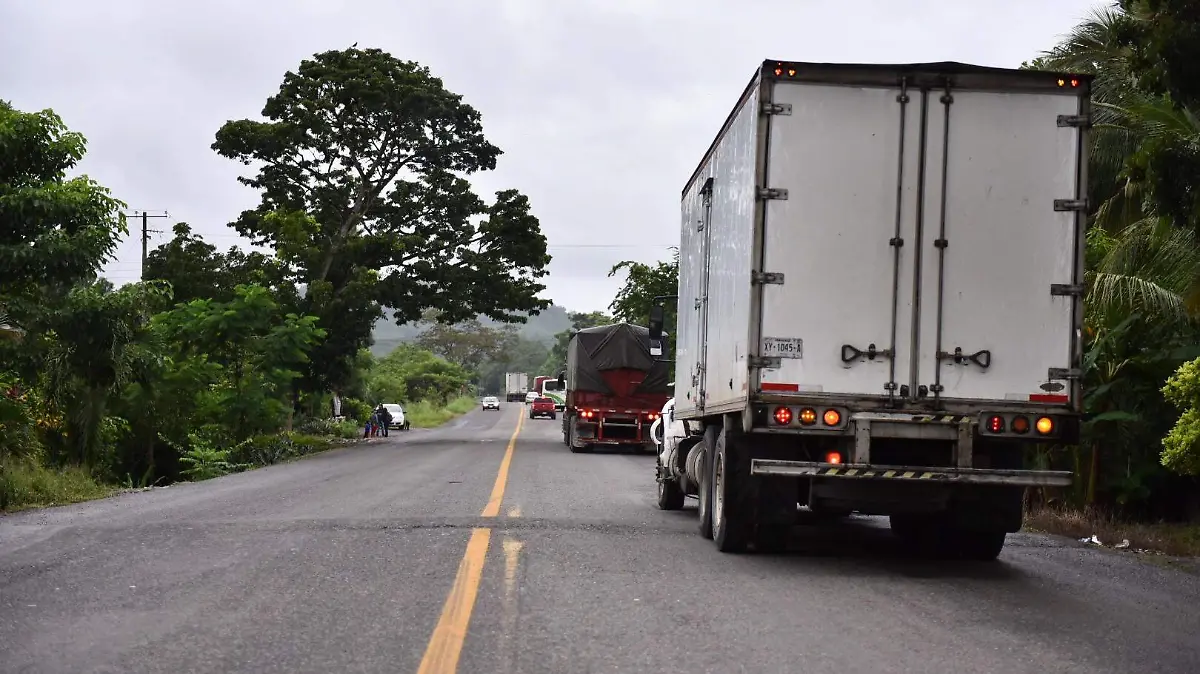 RENE.CARRETERA TIHUATLAN-ALAMO (3)